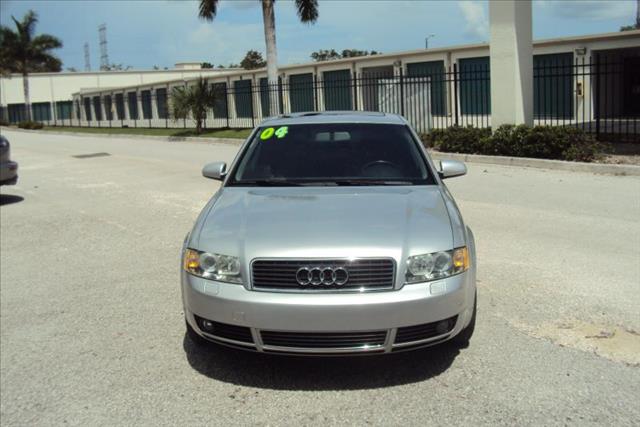 Audi A4 2004 photo 1