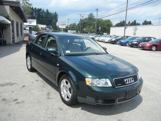 Audi A4 2004 photo 2