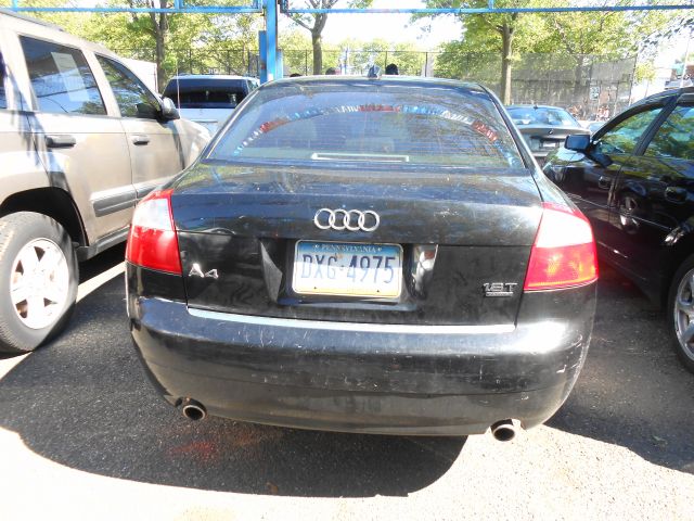 Audi A4 2004 photo 2