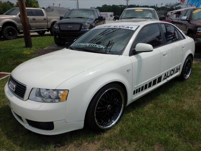 Audi A4 2004 photo 2