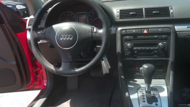 Audi A4 2004 photo 6