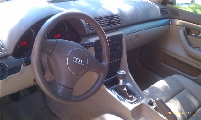 Audi A4 2004 photo 2