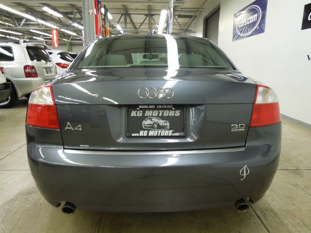 Audi A4 2004 photo 19