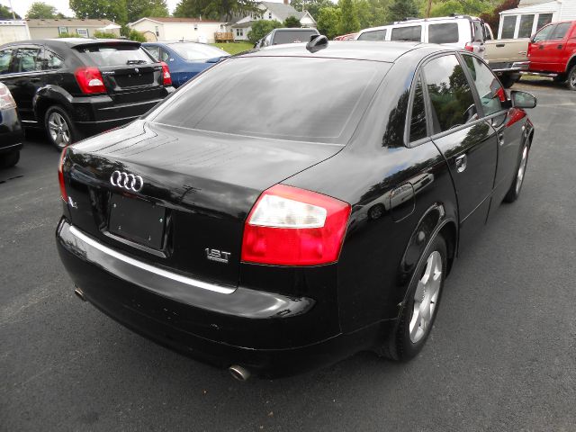 Audi A4 2004 photo 2