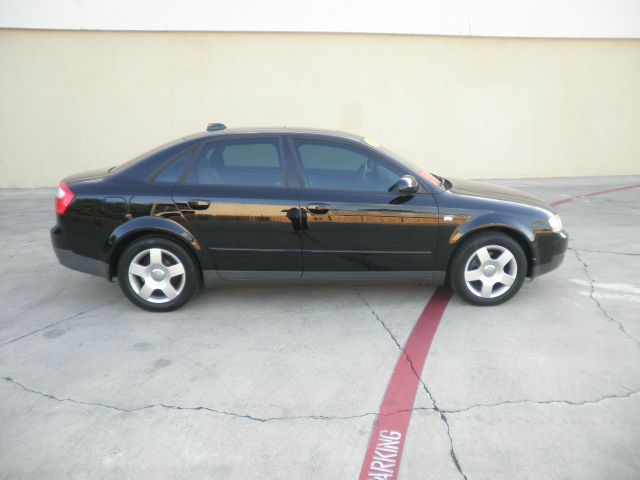 Audi A4 2004 photo 1