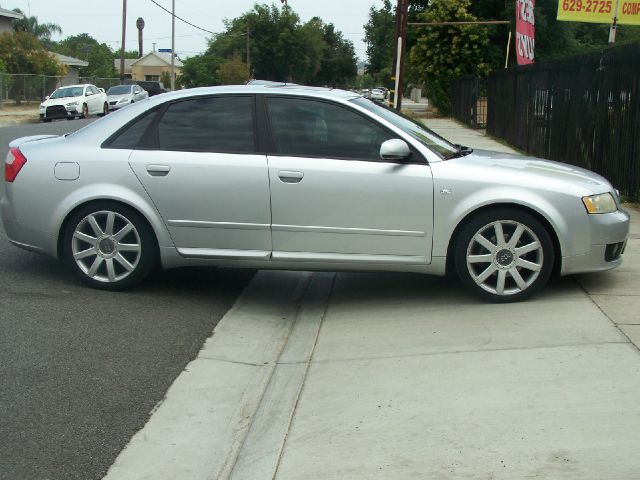 Audi A4 2004 photo 4