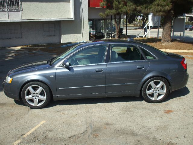 Audi A4 2004 photo 2