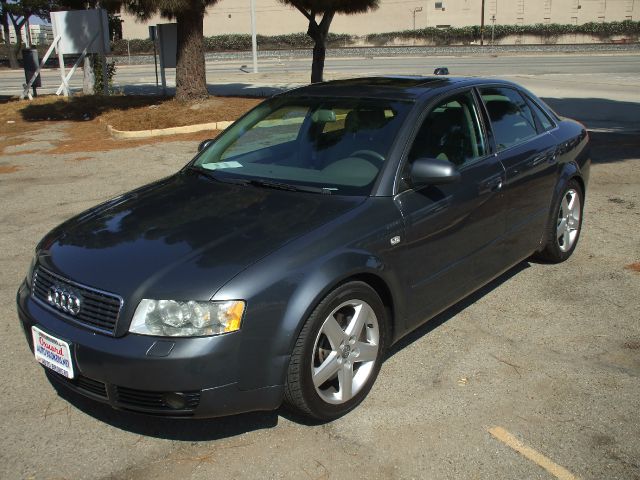 Audi A4 2004 photo 4