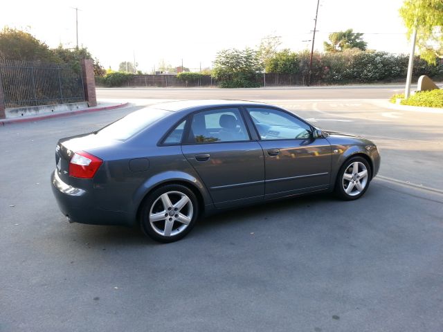 Audi A4 2004 photo 4