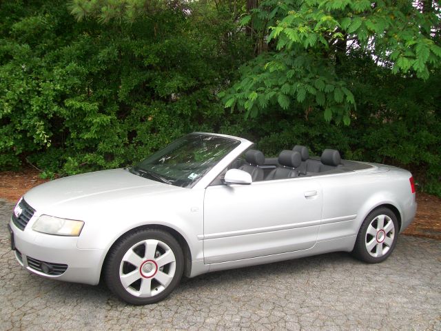 Audi A4 2004 photo 2