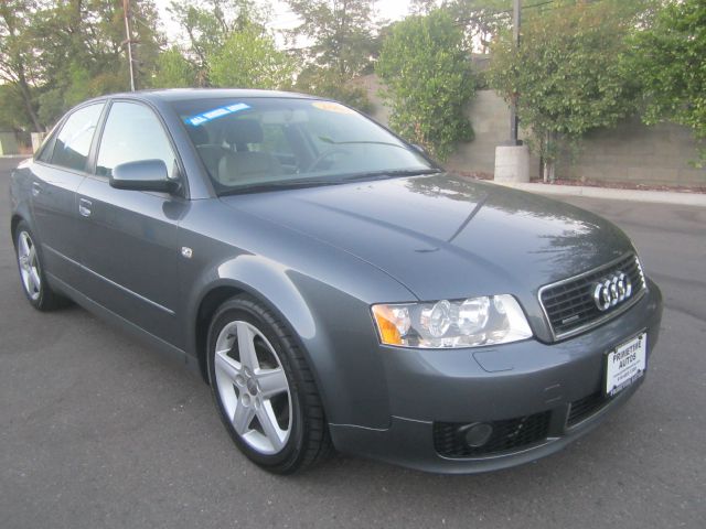 Audi A4 2004 photo 2