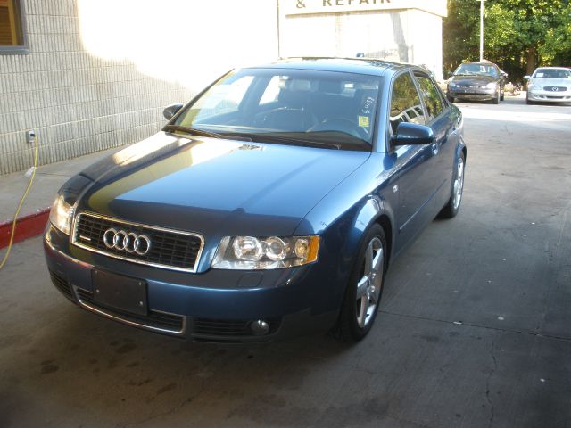 Audi A4 2004 photo 2