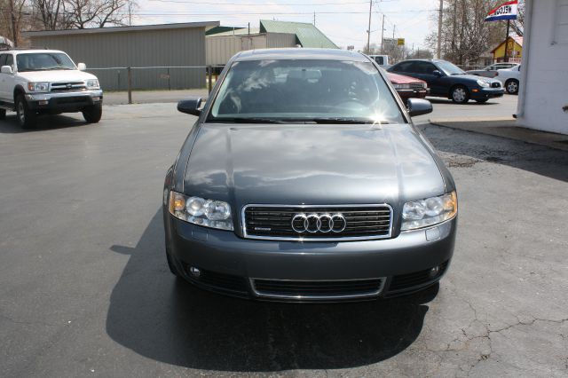 Audi A4 2004 photo 2