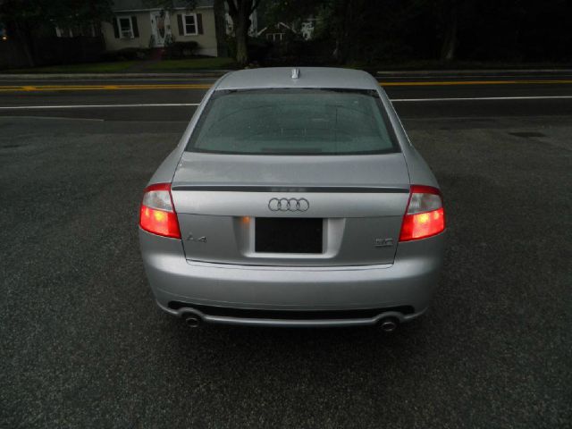 Audi A4 2004 photo 1