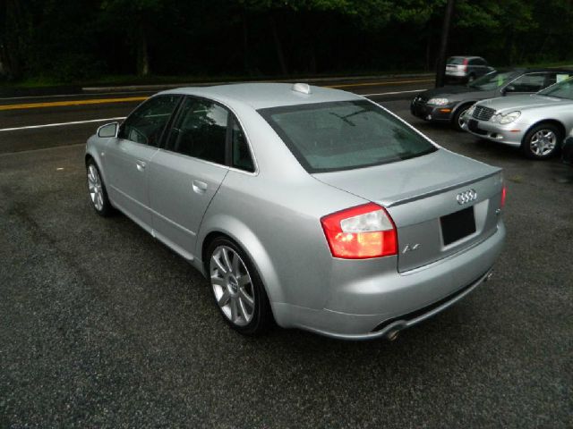 Audi A4 2004 photo 4