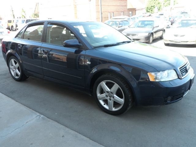 Audi A4 2004 photo 2