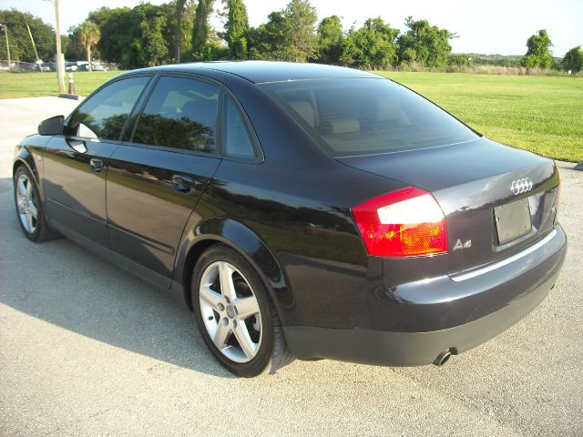 Audi A4 2004 photo 4