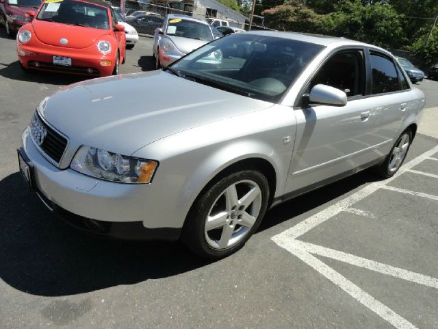 Audi A4 2004 photo 1