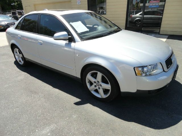 Audi A4 2004 photo 4