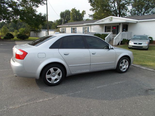 Audi A4 2004 photo 1