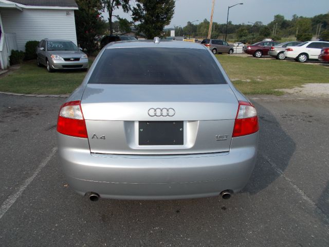 Audi A4 2004 photo 2