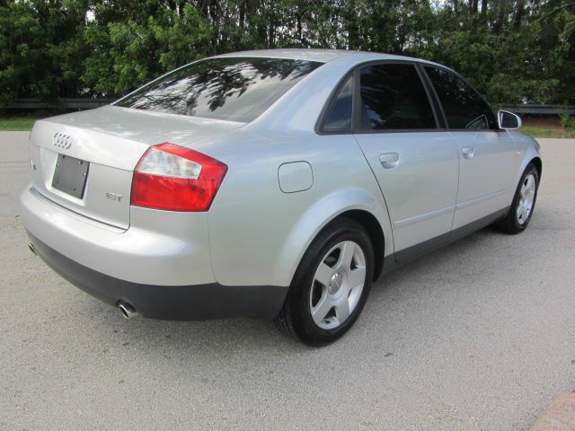 Audi A4 2004 photo 3