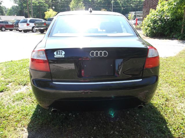 Audi A4 2004 photo 1