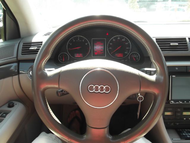 Audi A4 2004 photo 10