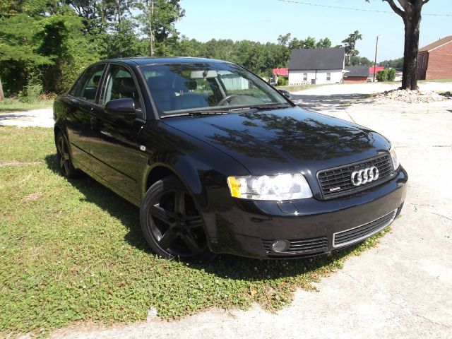 Audi A4 2004 photo 2