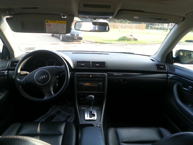 Audi A4 2004 photo 2