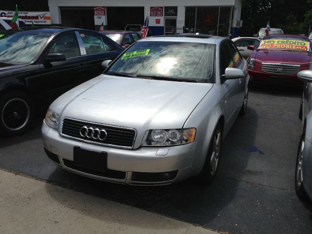 Audi A4 2004 photo 2