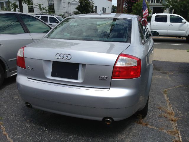 Audi A4 2004 photo 4