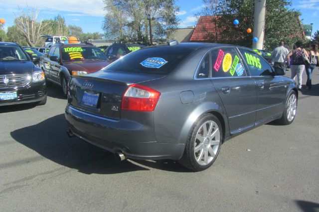 Audi A4 2004 photo 2