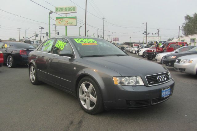 Audi A4 2004 photo 2