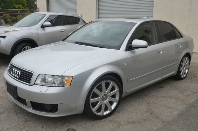 Audi A4 2004 photo 1