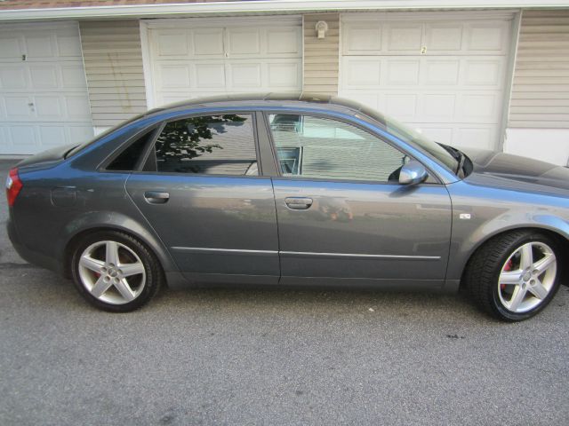 Audi A4 2004 photo 1