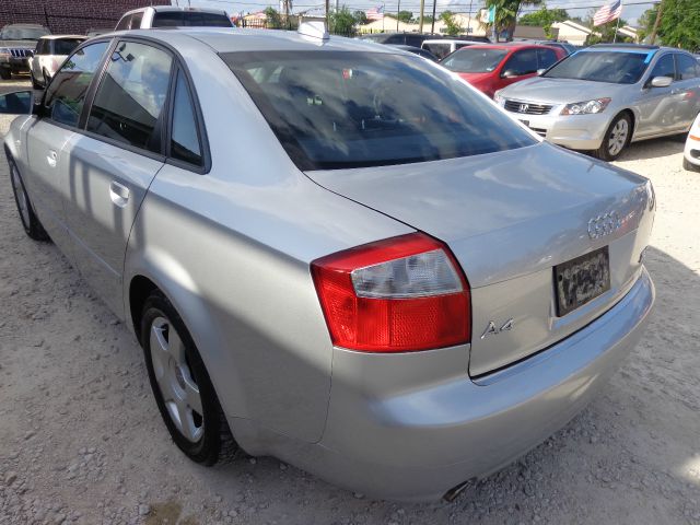 Audi A4 2004 photo 8