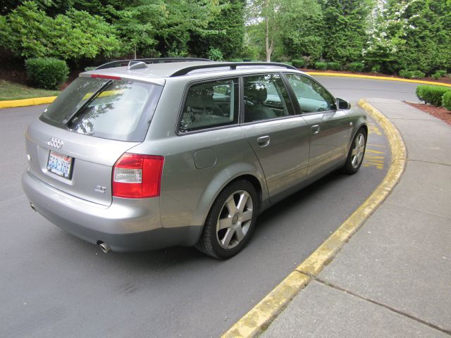 Audi A4 2004 photo 2