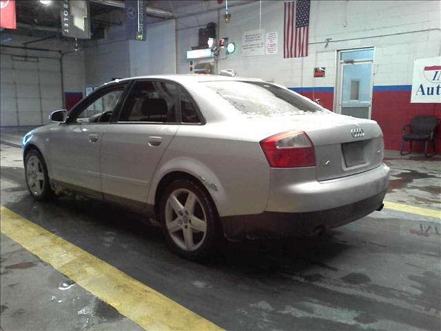 Audi A4 2004 photo 2