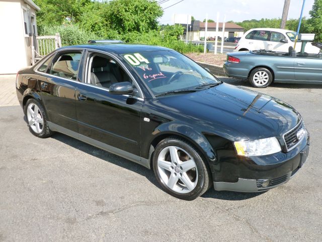 Audi A4 2004 photo 2