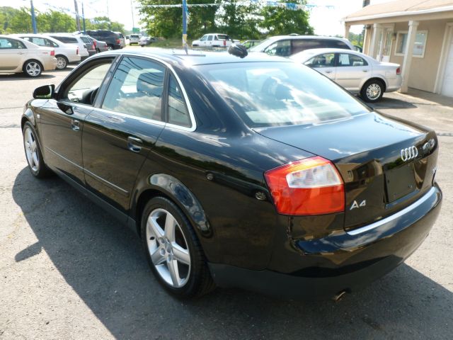 Audi A4 2004 photo 3