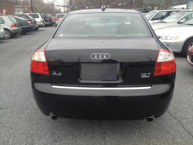 Audi A4 2004 photo 1