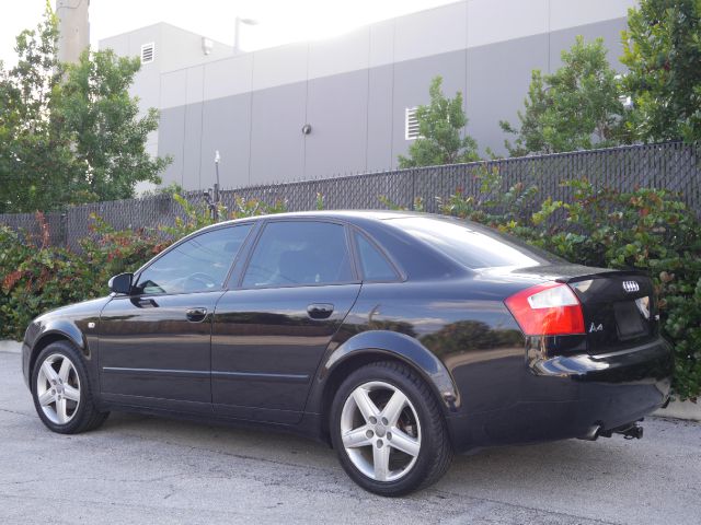 Audi A4 2005 photo 2