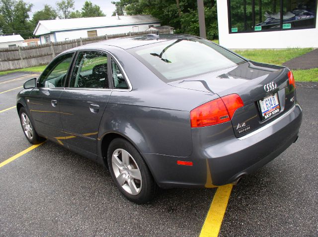 Audi A4 2005 photo 2