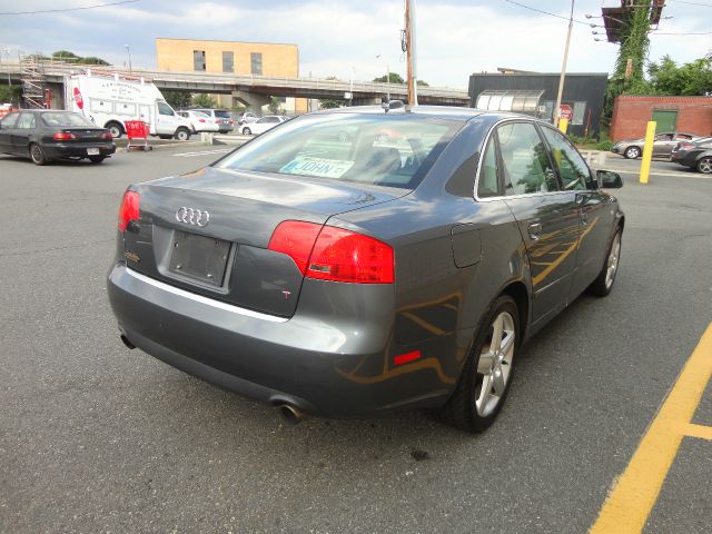 Audi A4 2005 photo 2