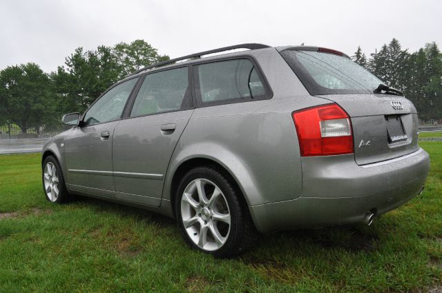 Audi A4 2005 photo 2