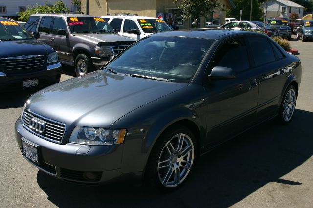 Audi A4 2005 photo 2