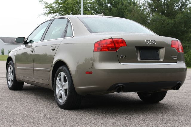 Audi A4 2005 photo 2