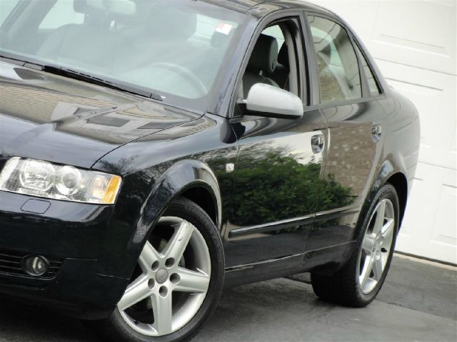 Audi A4 2005 photo 2