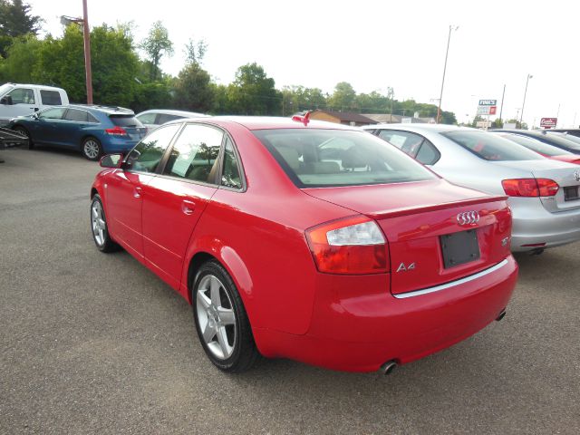 Audi A4 2005 photo 2